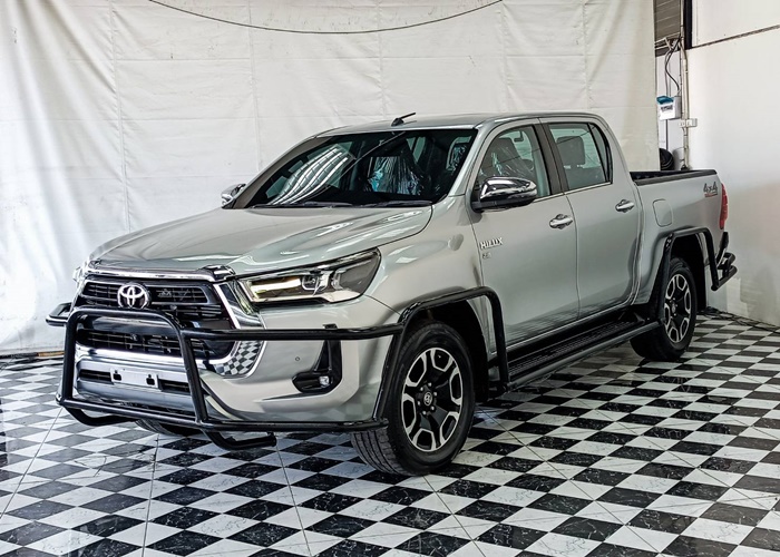 TOYOTA Hilux