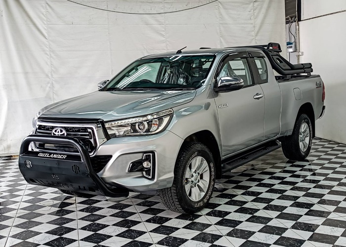 TOYOTA Hilux