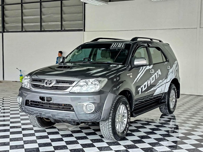 TOYOTA Fortuner