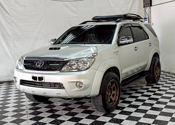 TOYOTA Fortuner