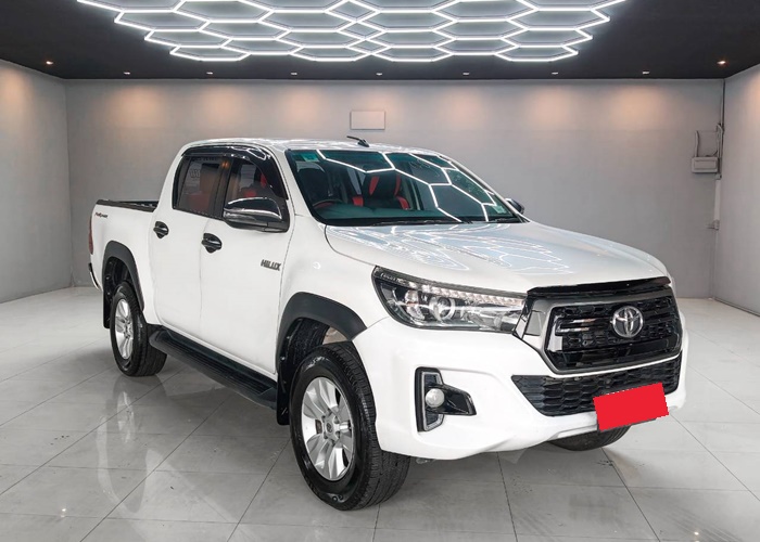 TOYOTA Hilux