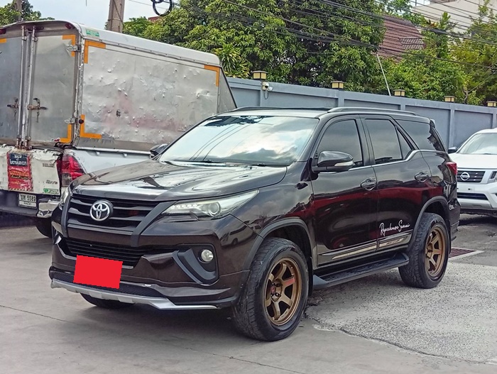 TOYOTA Fortuner