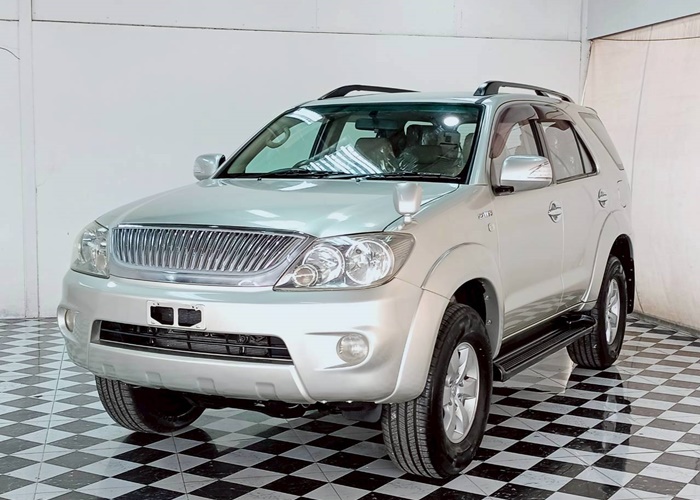 TOYOTA Fortuner