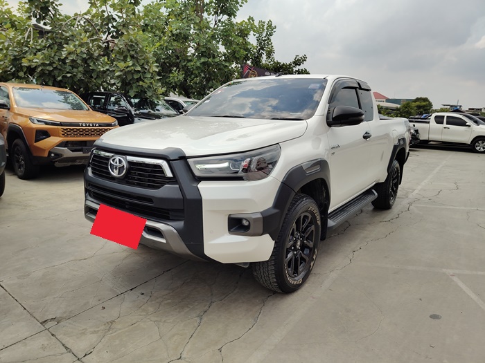 TOYOTA Hilux