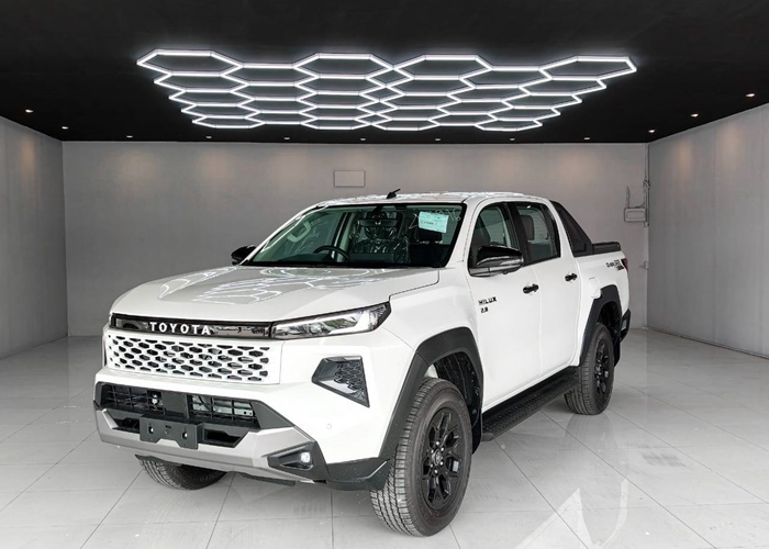 TOYOTA HILUX TRAVO OVERLAND