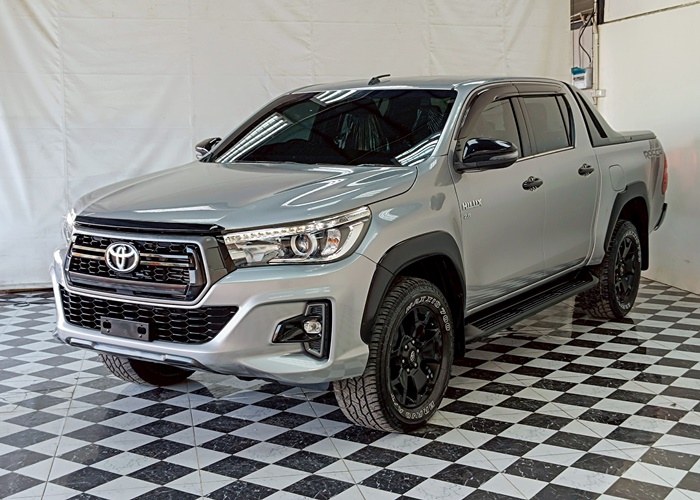 TOYOTA Hilux