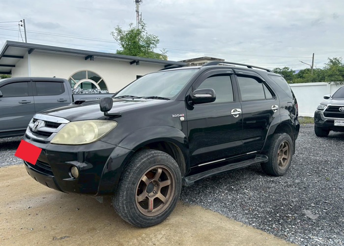 TOYOTA Fortuner