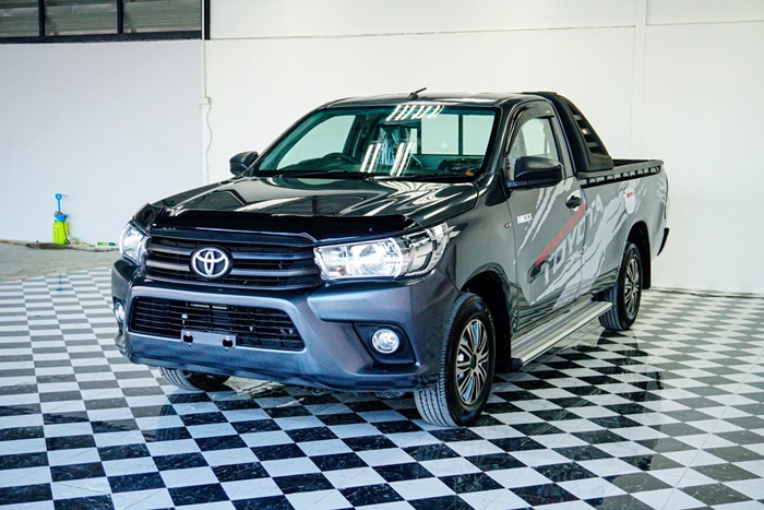 TOYOTA Hilux