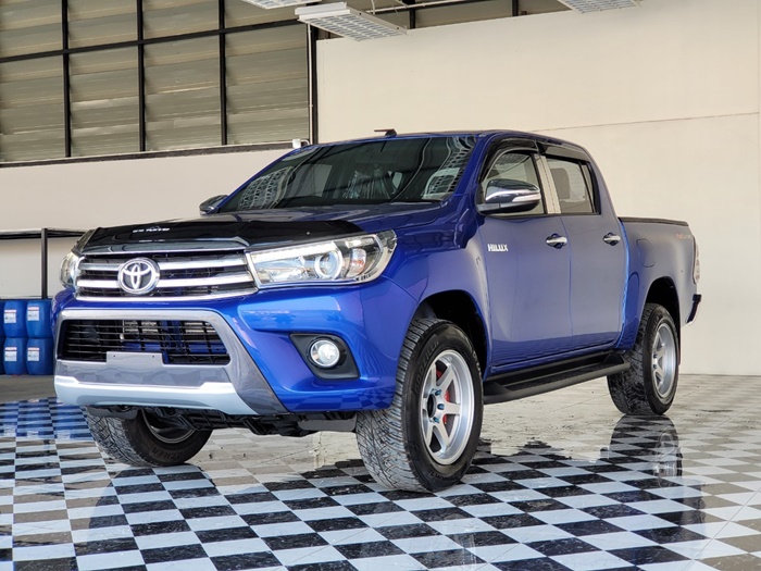 TOYOTA Hilux