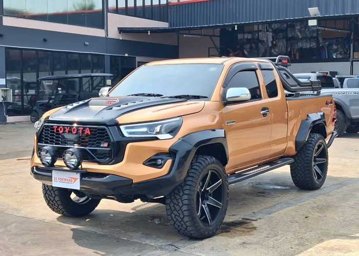 TOYOTA Hilux