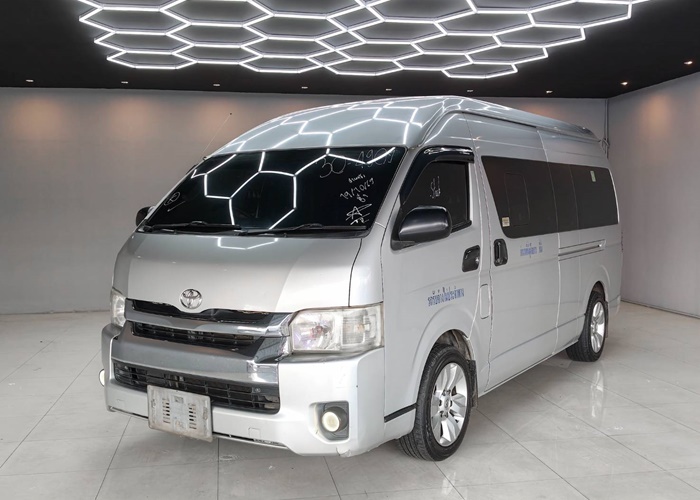 TOYOTA COMMUTER