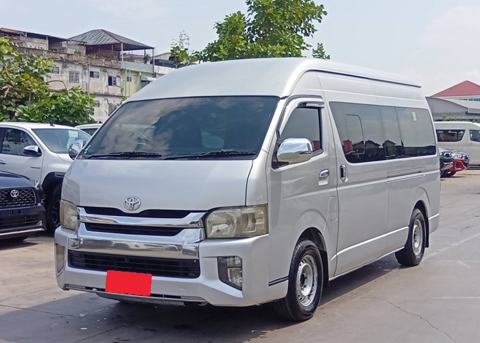TOYOTA COMMUTER