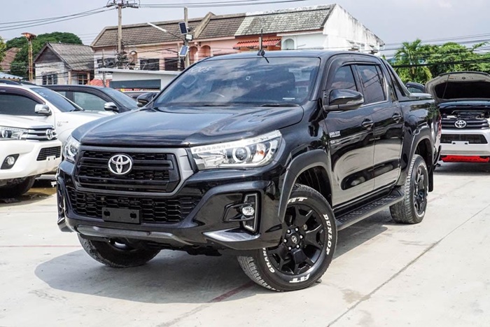 TOYOTA Hilux