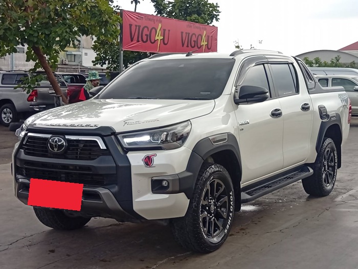 TOYOTA Hilux