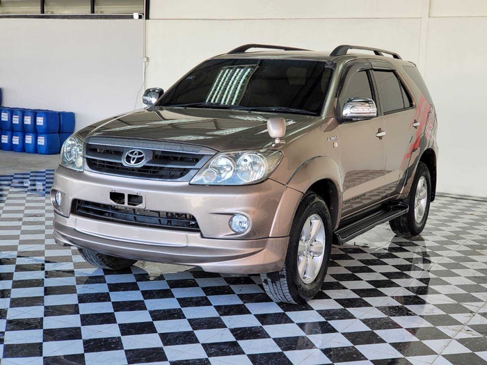 TOYOTA Fortuner