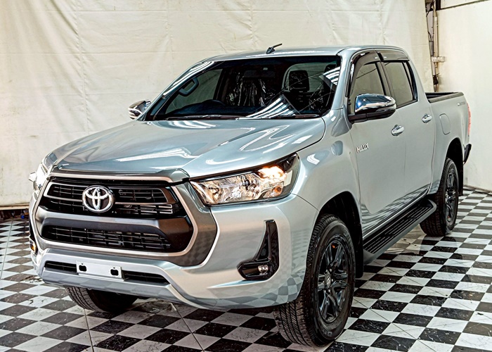 TOYOTA Hilux