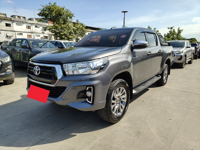 TOYOTA Hilux
