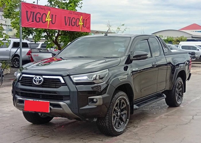 TOYOTA Hilux