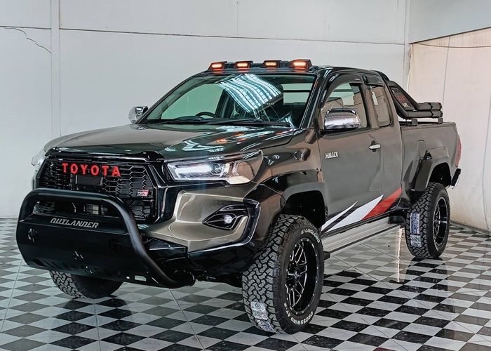 TOYOTA Hilux