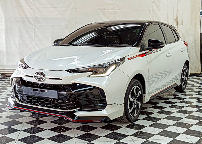 TOYOTA Yaris