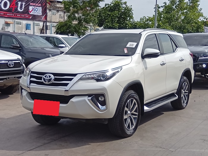 TOYOTA Fortuner