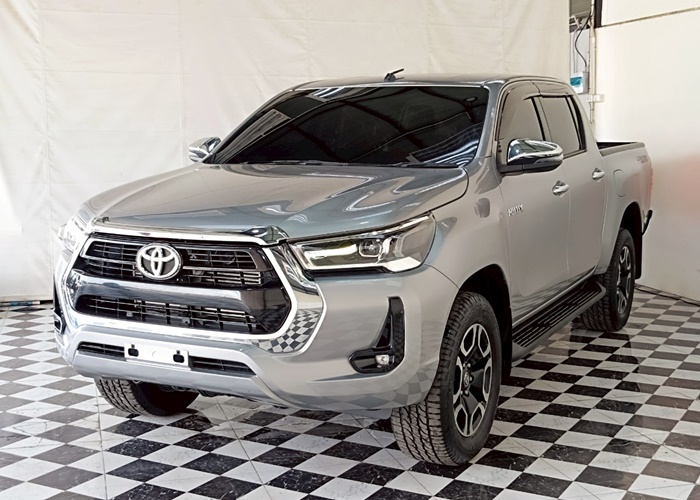 TOYOTA Hilux