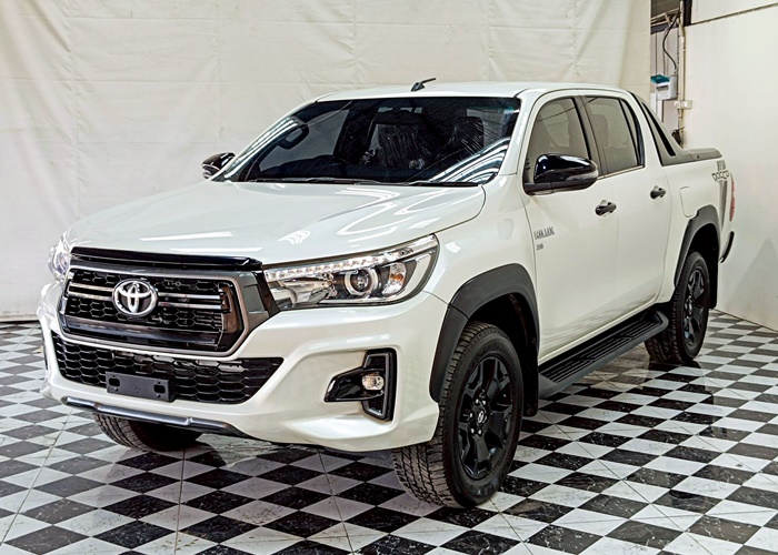 TOYOTA Hilux