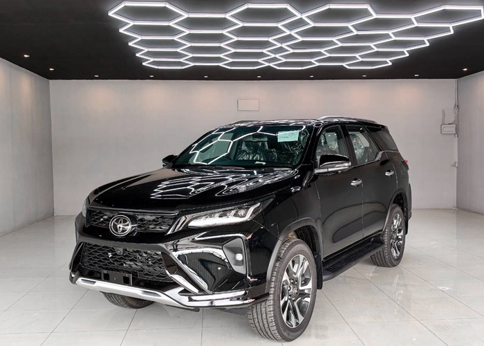 TOYOTA Fortuner
