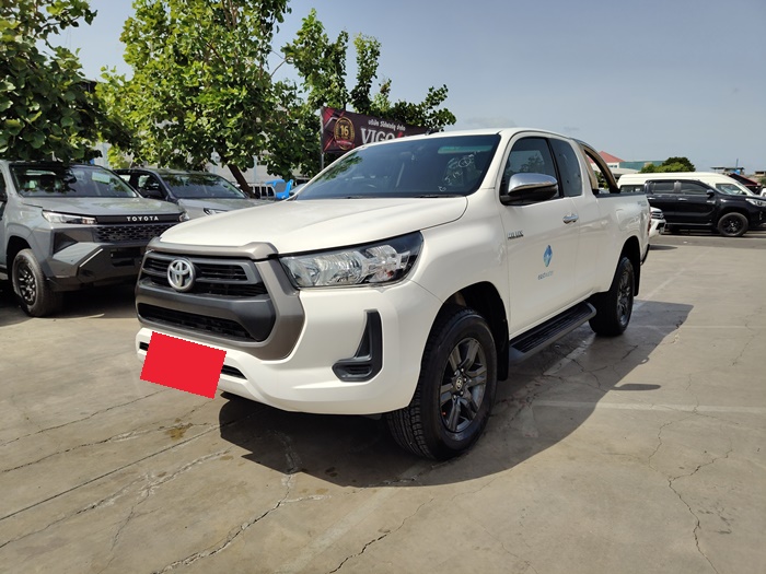 TOYOTA Hilux