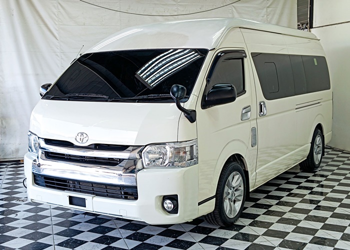 TOYOTA COMMUTER