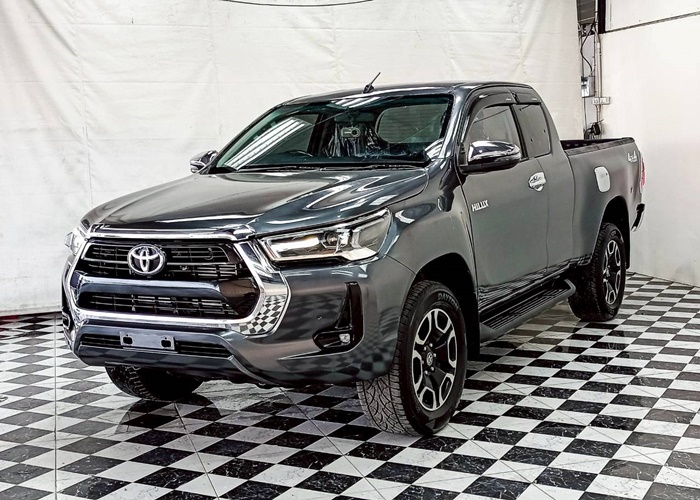 TOYOTA Hilux
