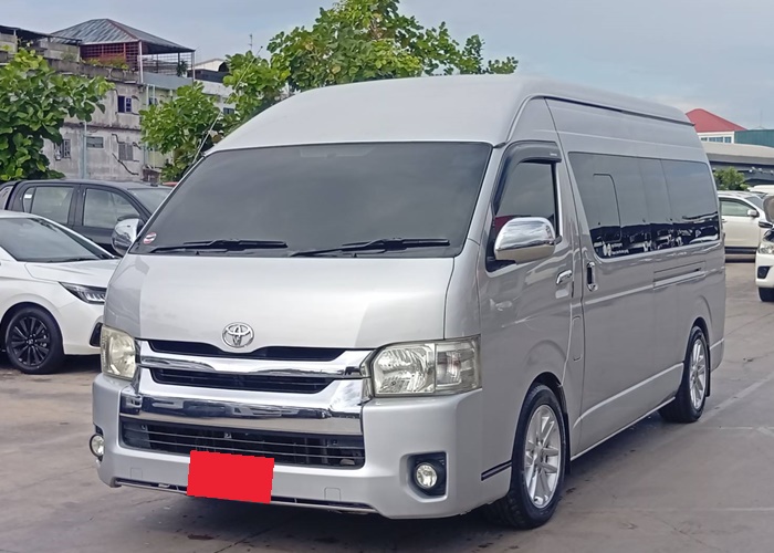 TOYOTA COMMUTER