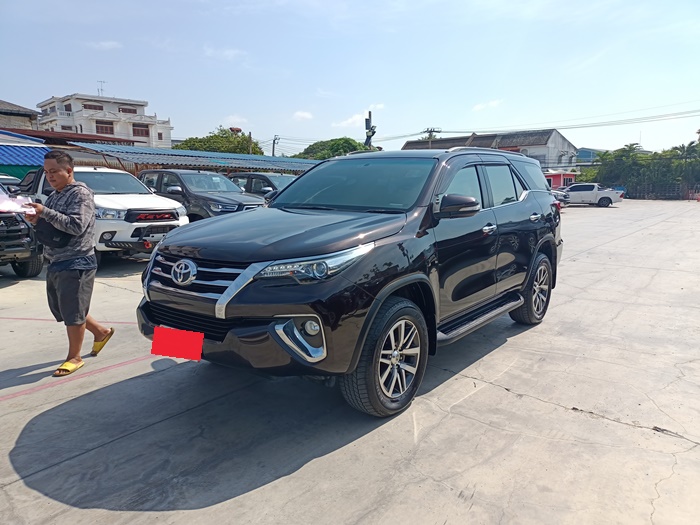 TOYOTA Fortuner
