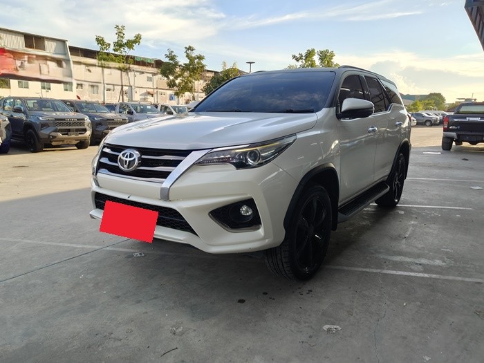 TOYOTA Fortuner