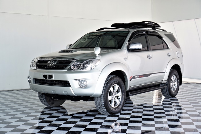 TOYOTA Fortuner