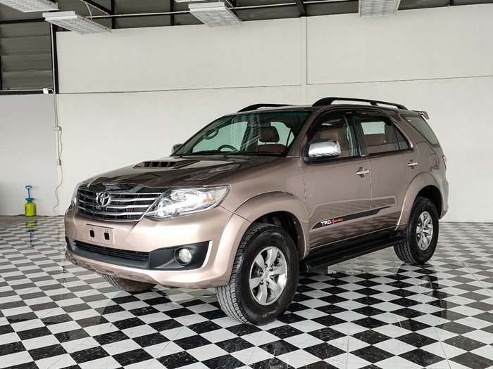 TOYOTA Fortuner