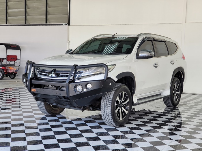 MITSUBISHI Pajero