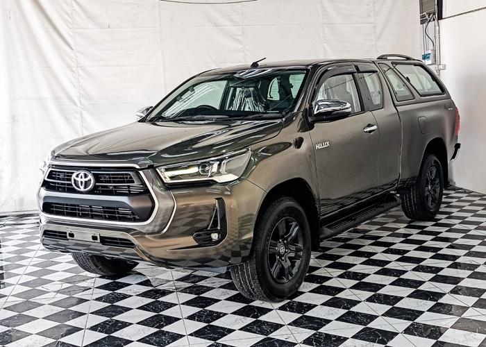 TOYOTA Hilux
