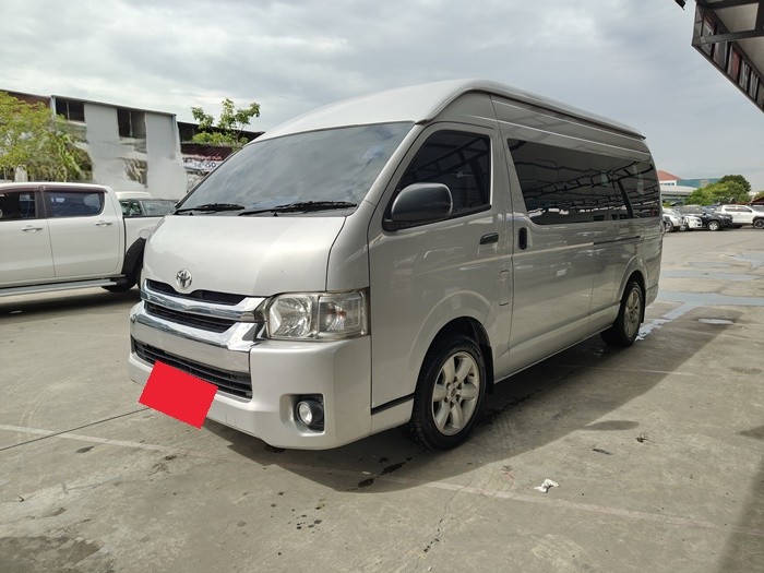 TOYOTA COMMUTER