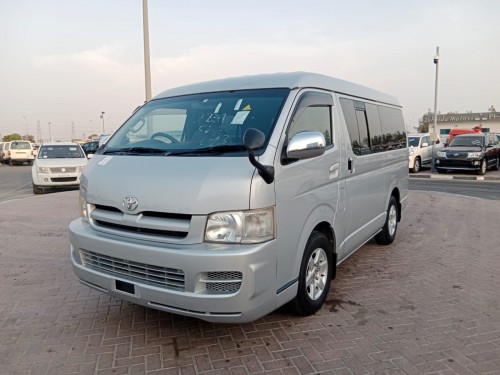 TOYOTA HIACE