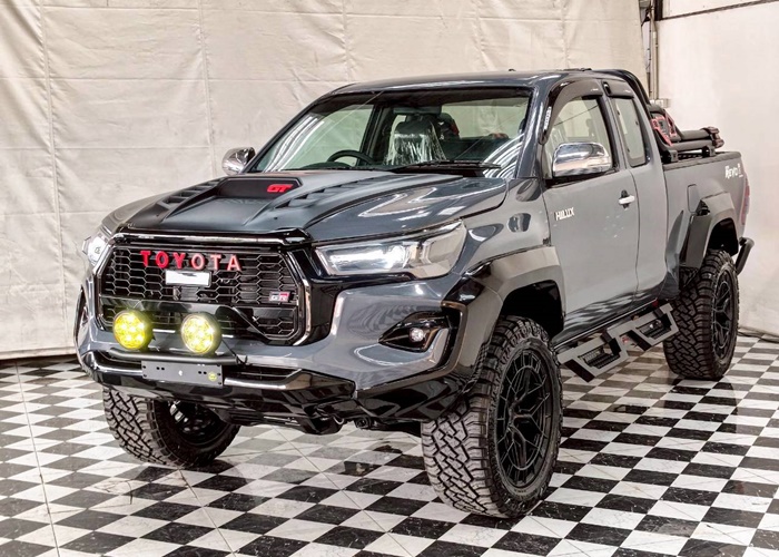 TOYOTA Hilux