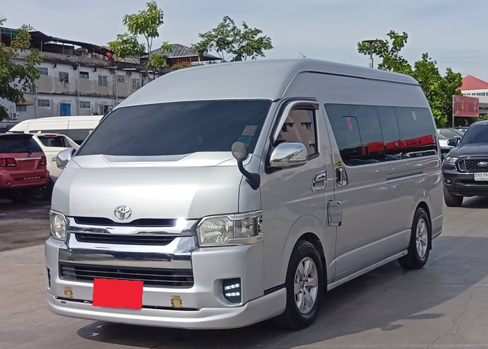 TOYOTA COMMUTER