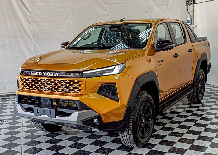 TOYOTA TRAVO OVERLAND PLUS