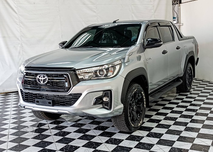 TOYOTA Hilux
