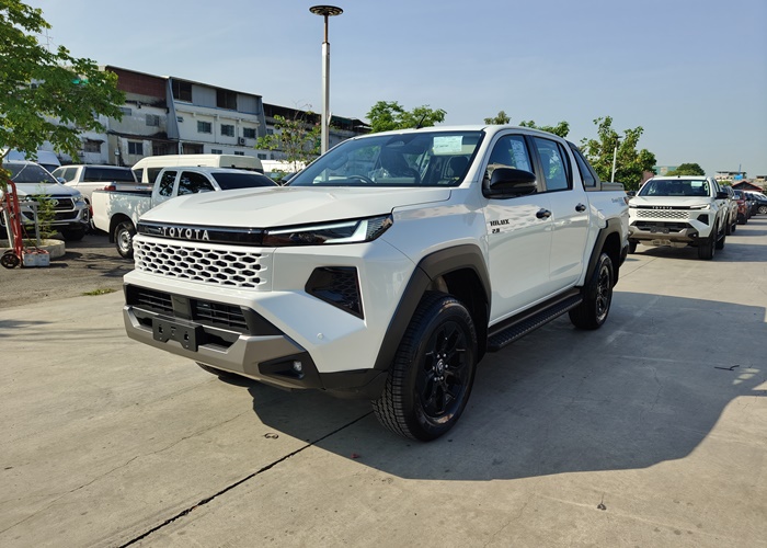 TOYOTA TRAVO OVERLAND PLUS