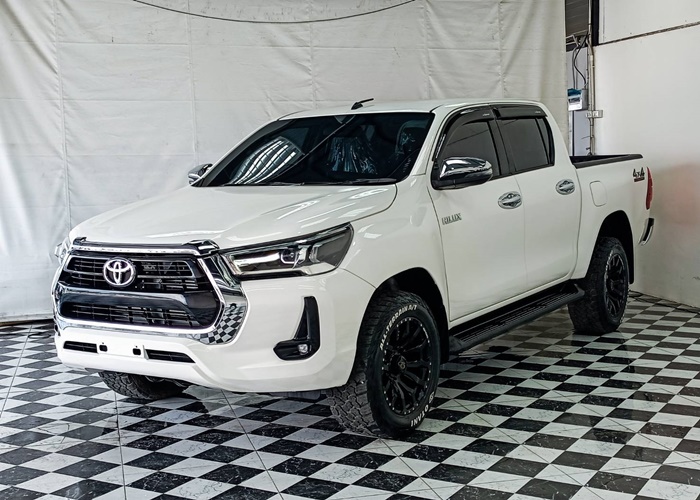 TOYOTA Hilux
