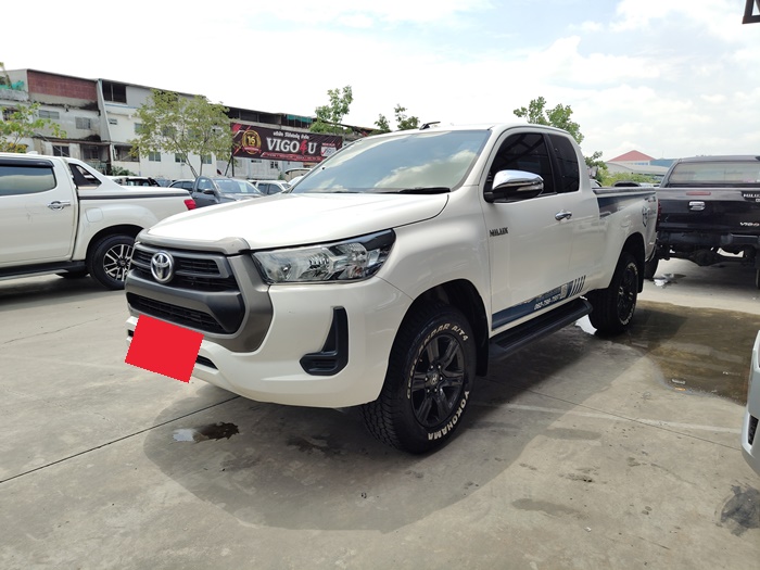 TOYOTA Hilux