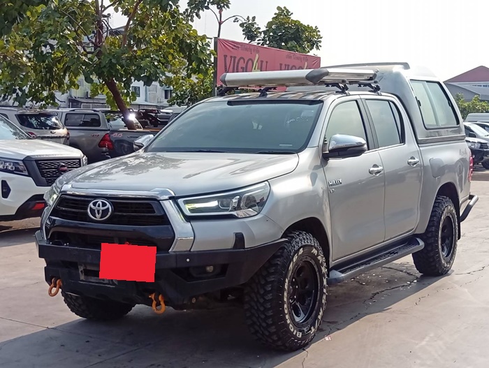 TOYOTA Hilux