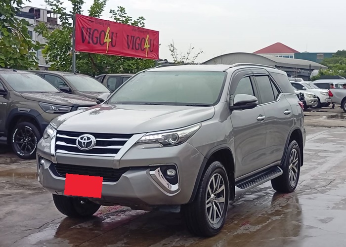TOYOTA Fortuner
