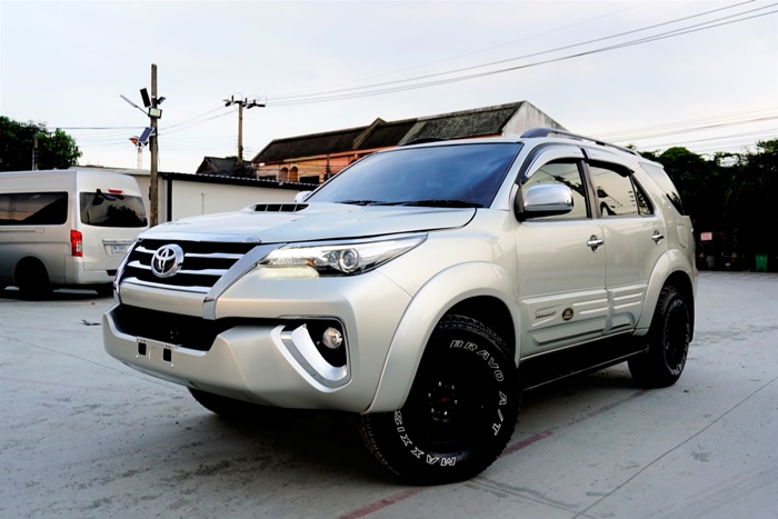TOYOTA Fortuner